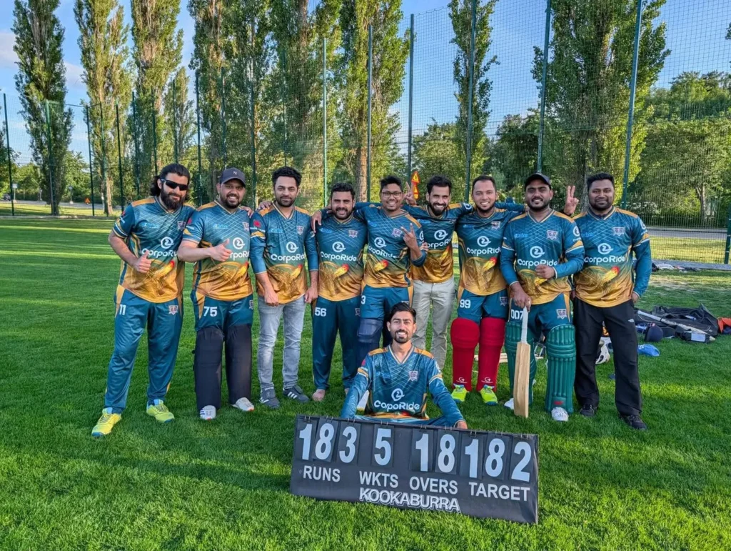 Stockholm Hunters players with the scoreboard after a successful run chase